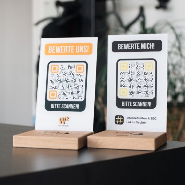 Bewertungsaufsteller mit QR Code und NFC - aus Holz