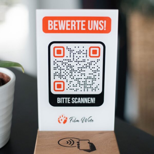 QR Code Aufsteller für Bewertungen mit eigenem Logo individuell gestaltet